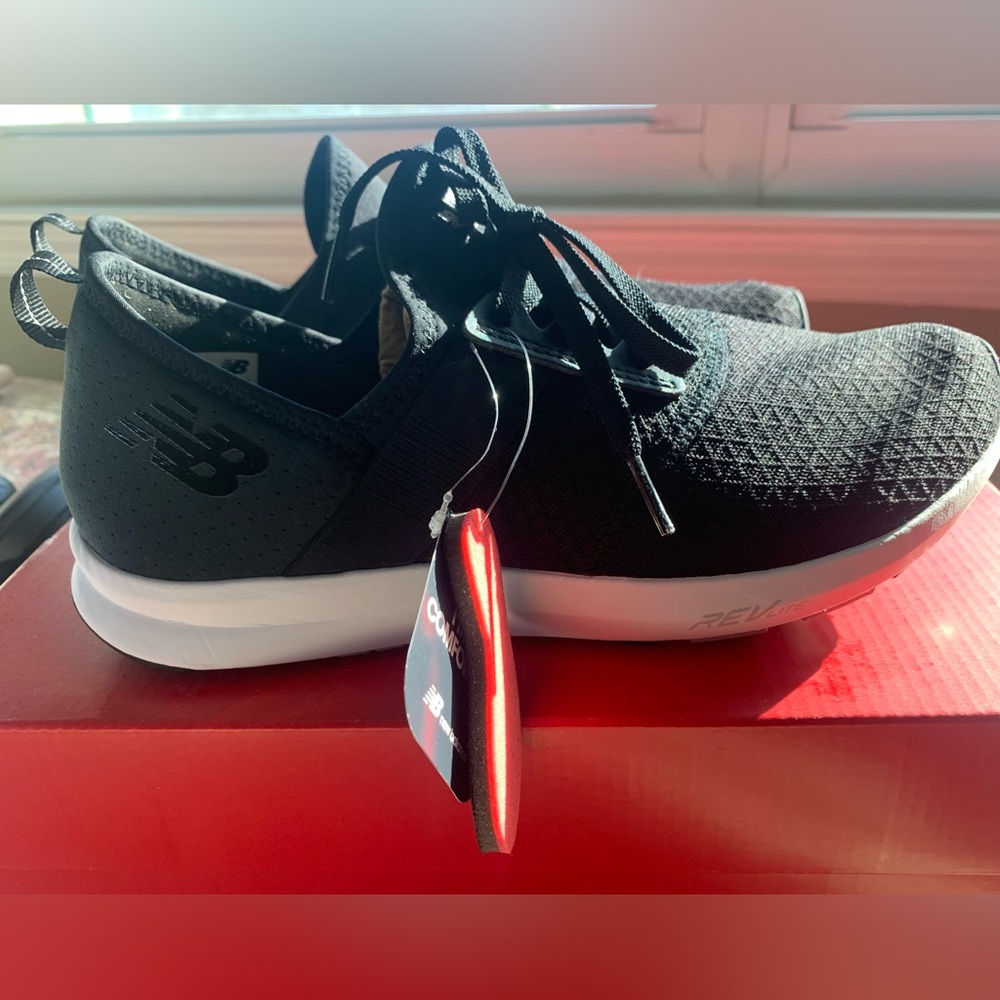 New Balance Lifestyle Mode Se Vie Black and White Sneakers